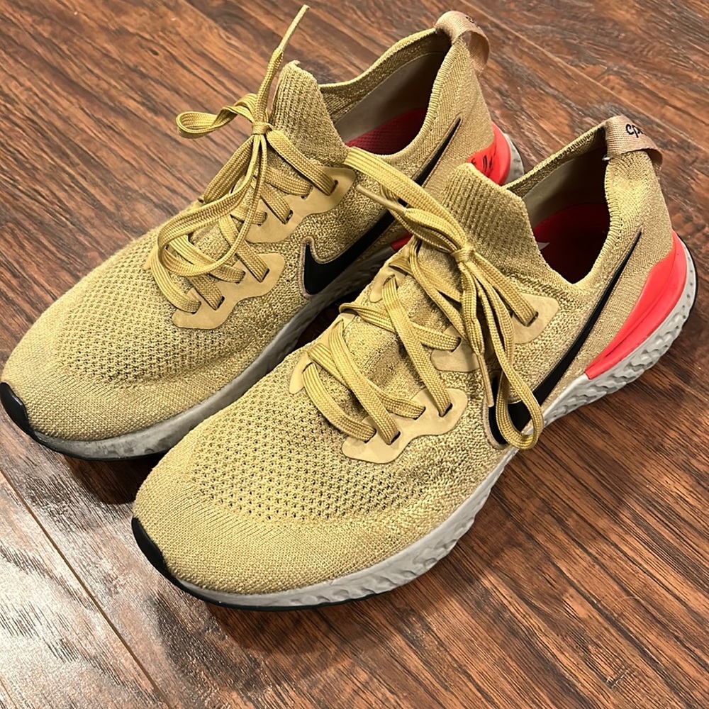 Nike epic react flyknit 2 running shoes size 9